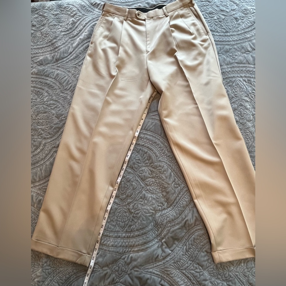 Men’s Roundtree &Yorke Easy Care Dress Pants Size 34x30 Pleated Front Cuffed Hem